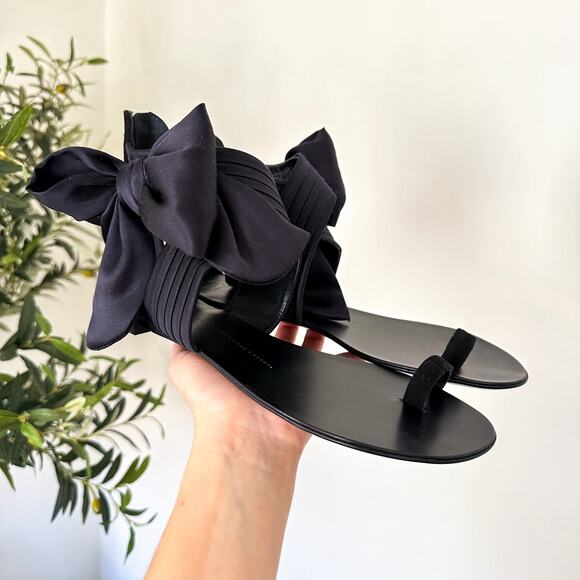 NEW Giuseppe Zanotti Satin Toe Ring Bow Detail Flat Sandals Black 38.5 - Picture 1 of 8
